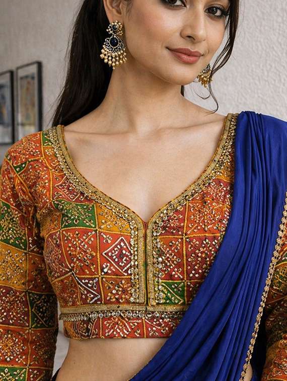 women solid with embellished bordered saree with blouse - 22511445 -  Standard Image - 1
