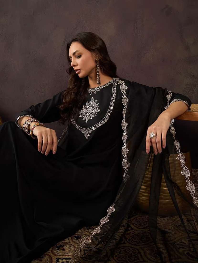 women embroidered three quarter sleeve kurta pant with dupatta set - 22511757 -  Standard Image - 4
