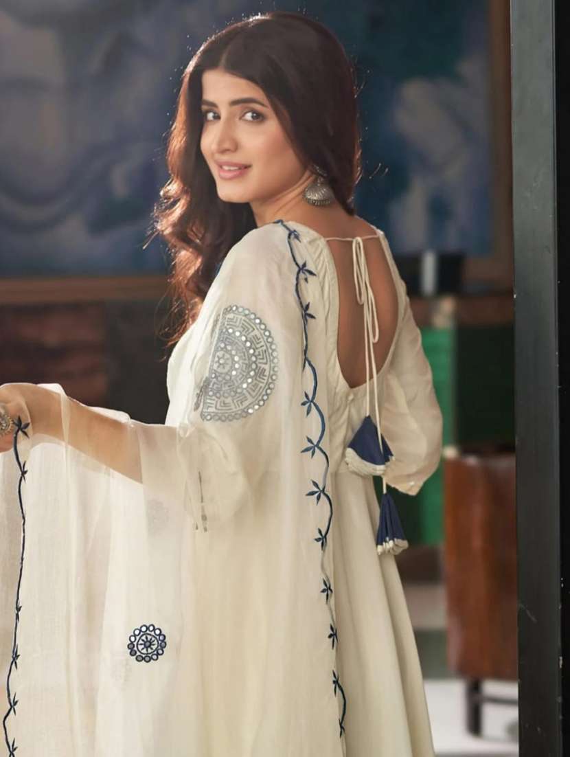 women embroidered three quarter sleeve kurta pant with dupatta set - 22511762 -  Standard Image - 1
