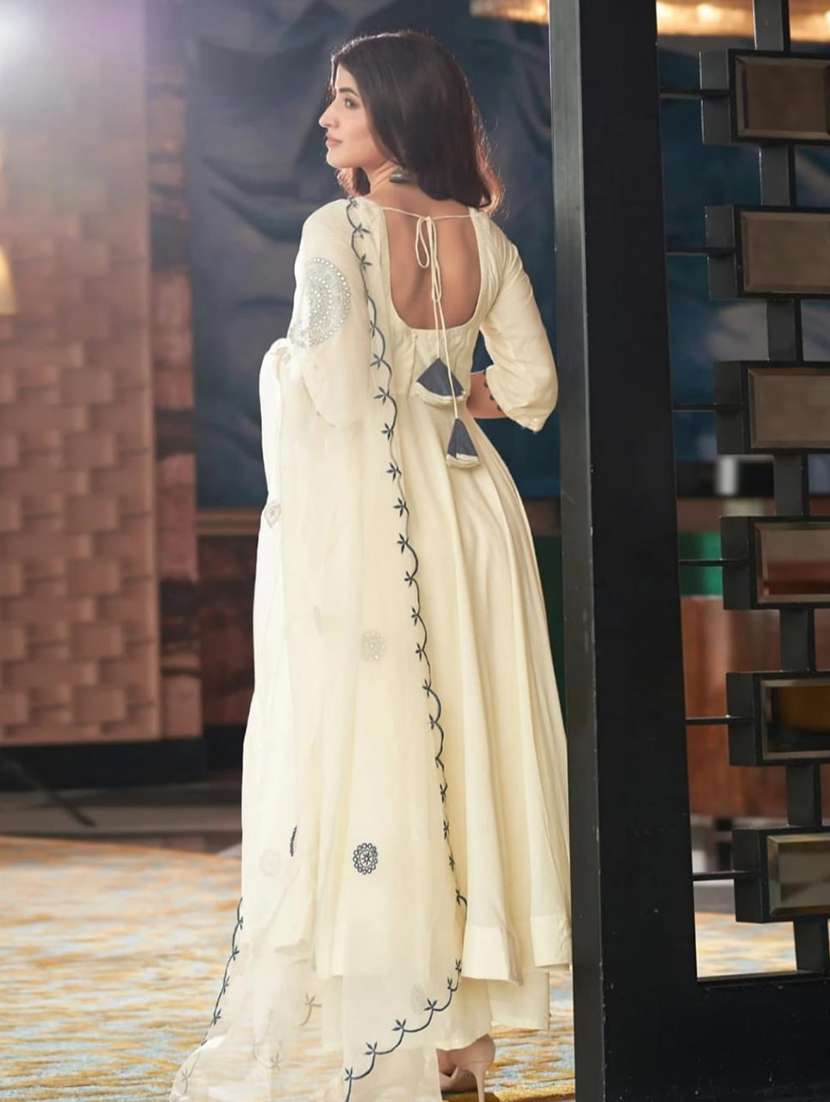 women embroidered three quarter sleeve kurta pant with dupatta set - 22511762 -  Standard Image - 4