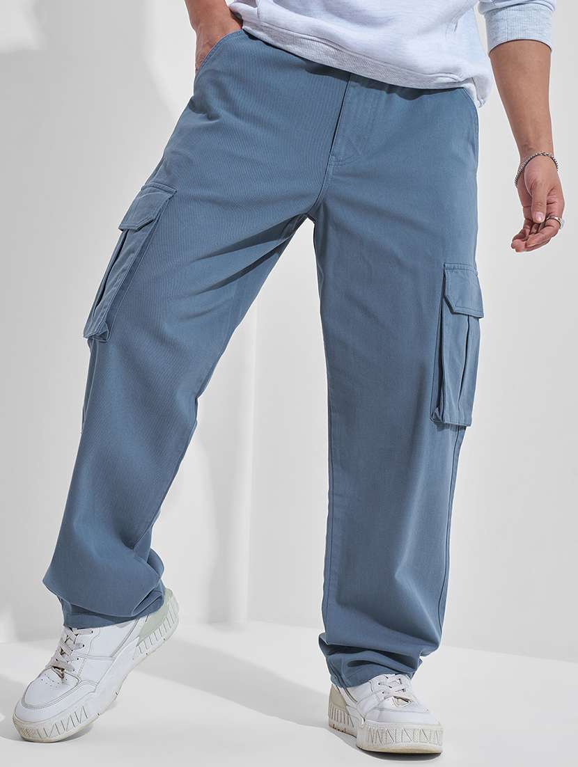 men solid mid rise relaxed fit cargo 