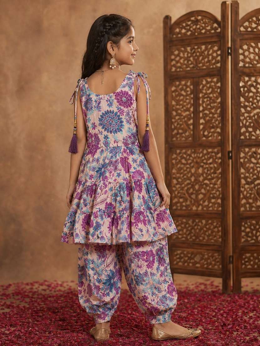 Girls Printed Sleeveless Kurta And Salwar Suit Set - 22511979 -  Standard Image - 4