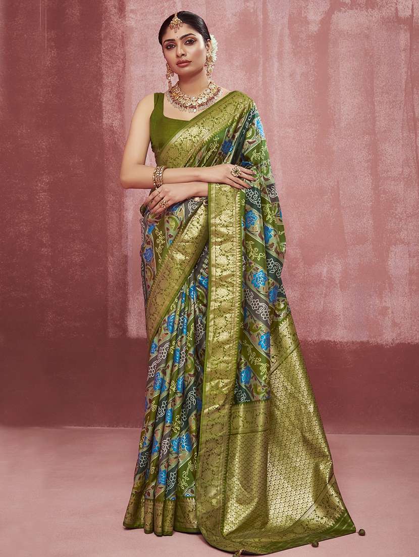 women self design bordered saree with blouse
