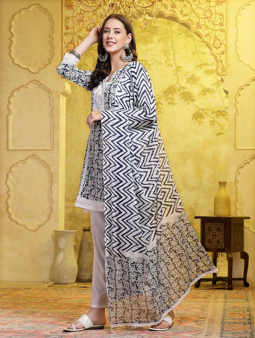Women Printed Notch Neck Kurta And Pant Set With Dupatta - 22513681 -  Standard Image - 4