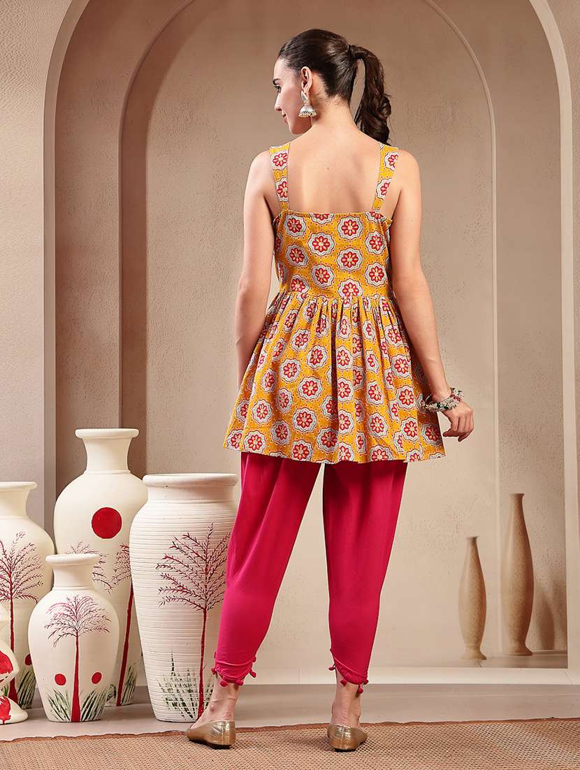 Women Printed Sleeveless Kurta And Dhoti Set - 22513701 -  Standard Image - 4