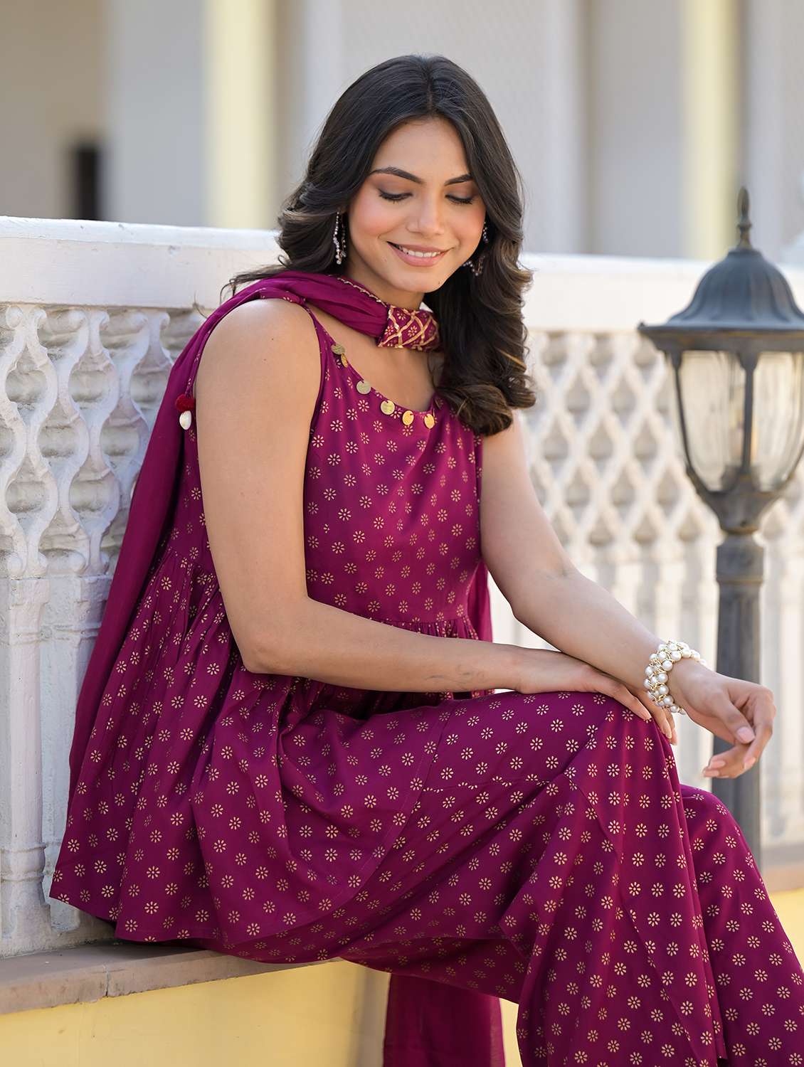 women printed sleeveless kurta and palazzo set with dupatta - 22513702 -  Standard Image - 4