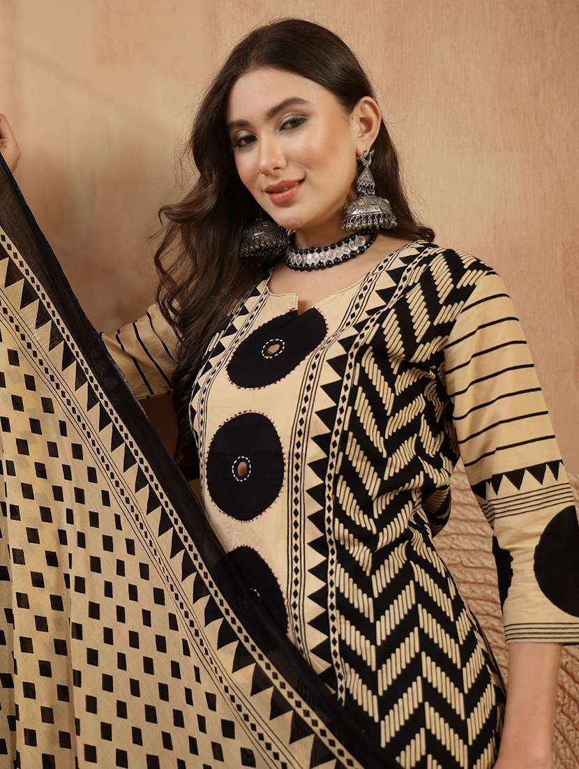 women printed notch neck kurta and palazzo set with dupatta - 22513813 -  Standard Image - 4