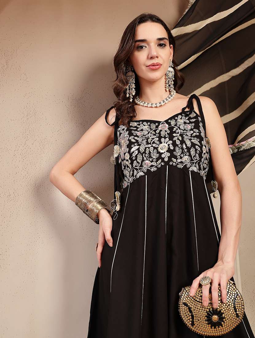 Women Embroidered Sleeveless Kurta And Dhoti Set With Dupatta - 22513820 -  Standard Image - 1
