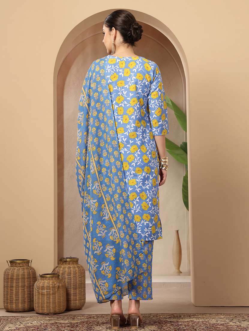 women printed v neck kurta and pant set with dupatta - 22513833 -  Standard Image - 4
