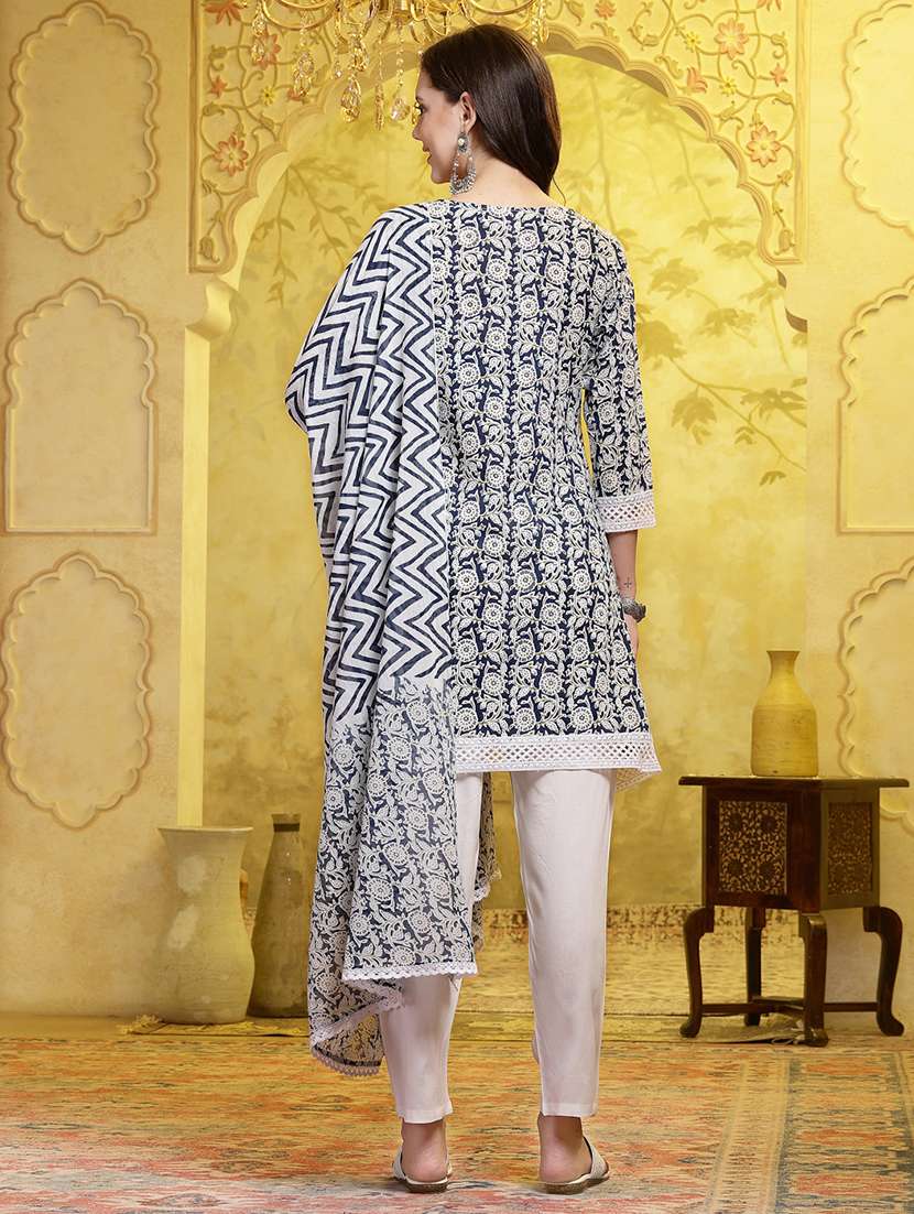 Women Printed Notch Neck Kurta And Pant Set With Dupatta - 22513835 -  Standard Image - 4