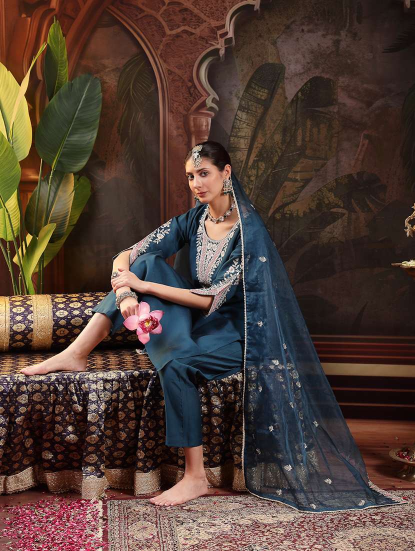 women embroidered round neck kurta and pant set with dupatta - 22513839 -  Standard Image - 4