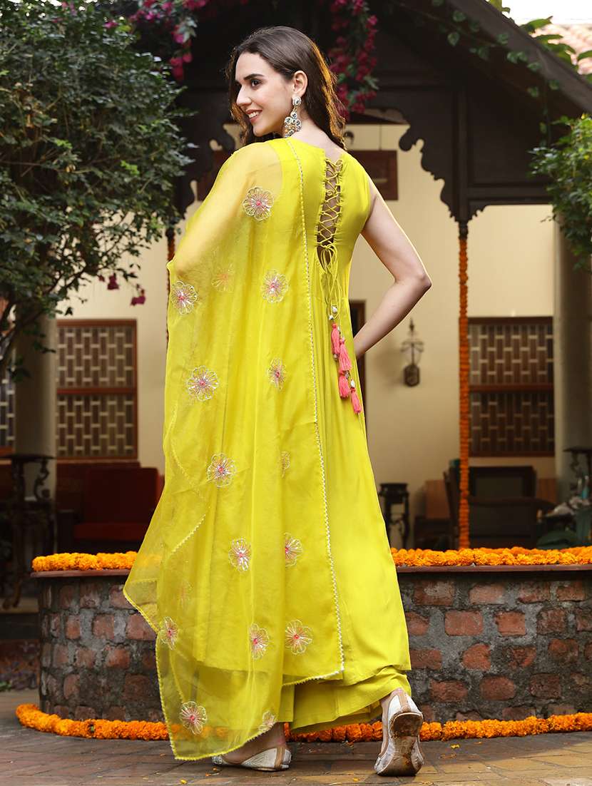 women solid with work round neck kurta and palazzo set with dupatta - 22513855 -  Standard Image - 4