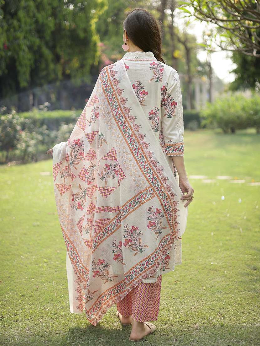 women printed v neck kurta and pant set with dupatta - 22513858 -  Standard Image - 4