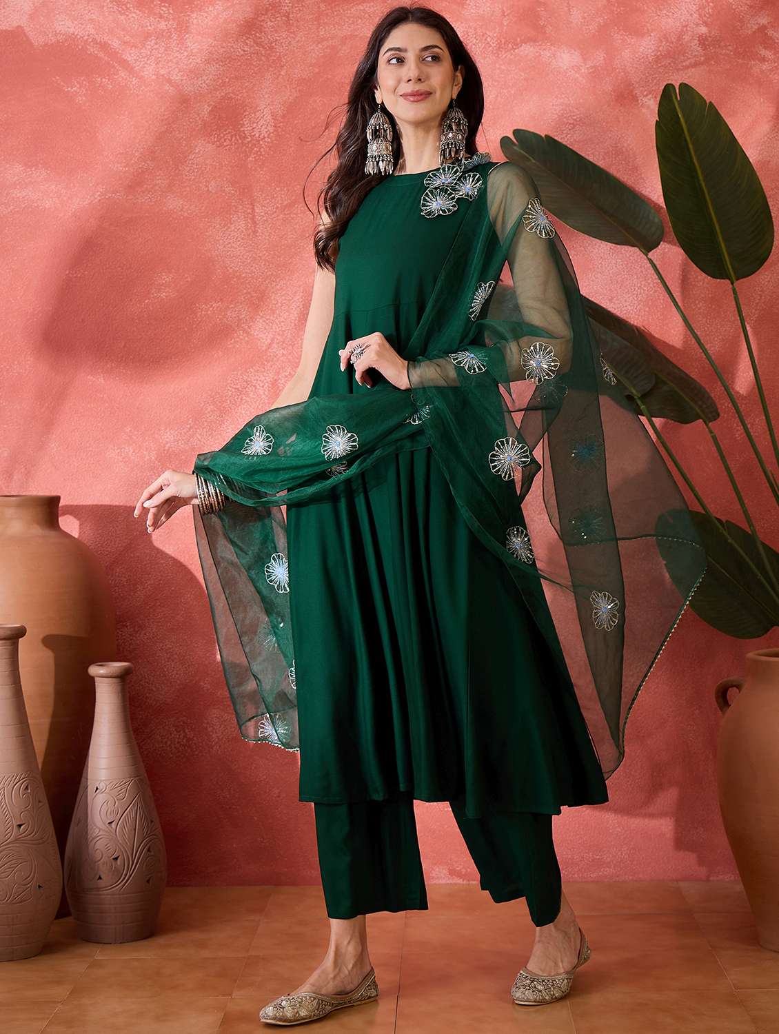 women solid with work round neck kurta and palazzo set with dupatta