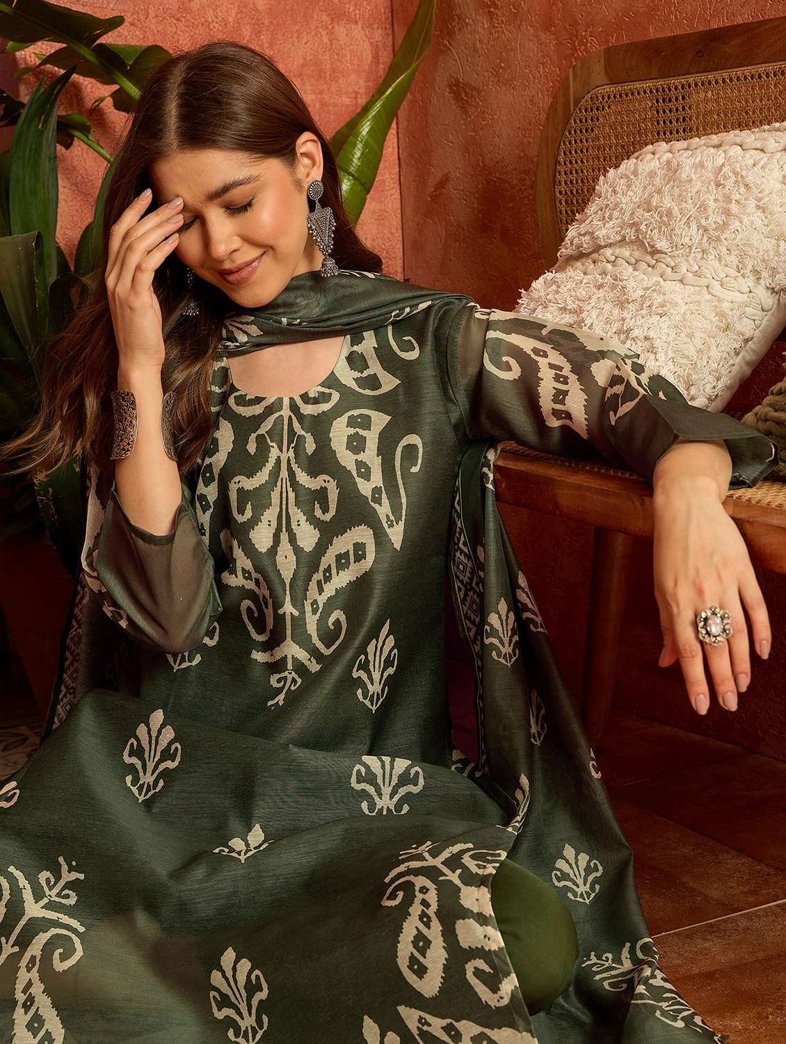 Women Printed Round Neck Kurta And Pant Set With Dupatta - 22513884 -  Standard Image - 1