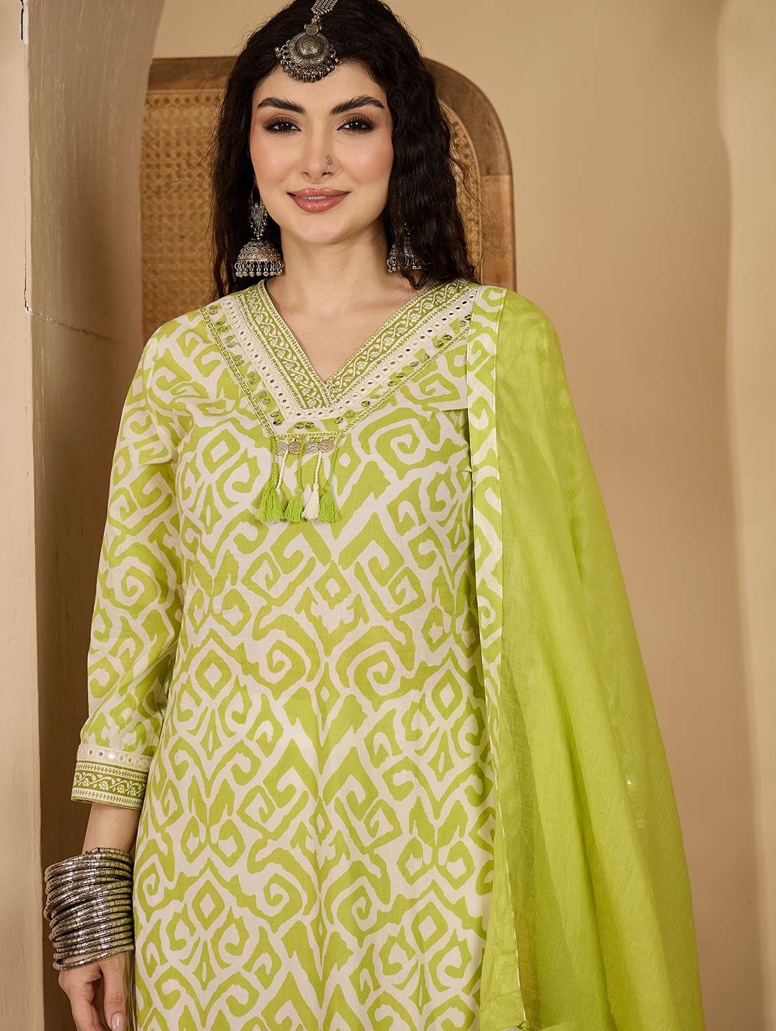women printed v neck kurta and palazzo set with dupatta - 22513886 -  Standard Image - 1