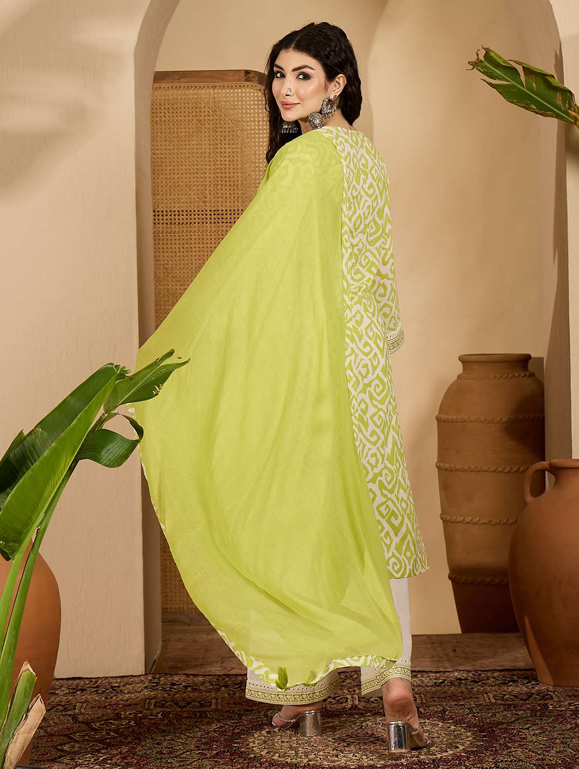 women printed v neck kurta and palazzo set with dupatta - 22513886 -  Standard Image - 4