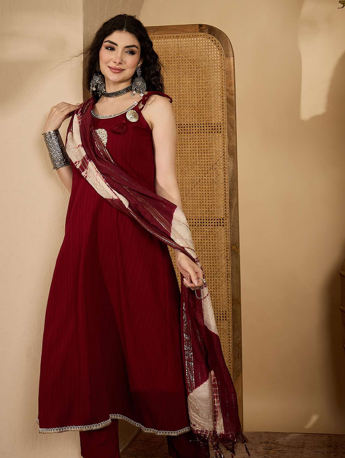 women embroidered sleeveless kurta and pant set with dupatta - 22513917 -  Standard Image - 4