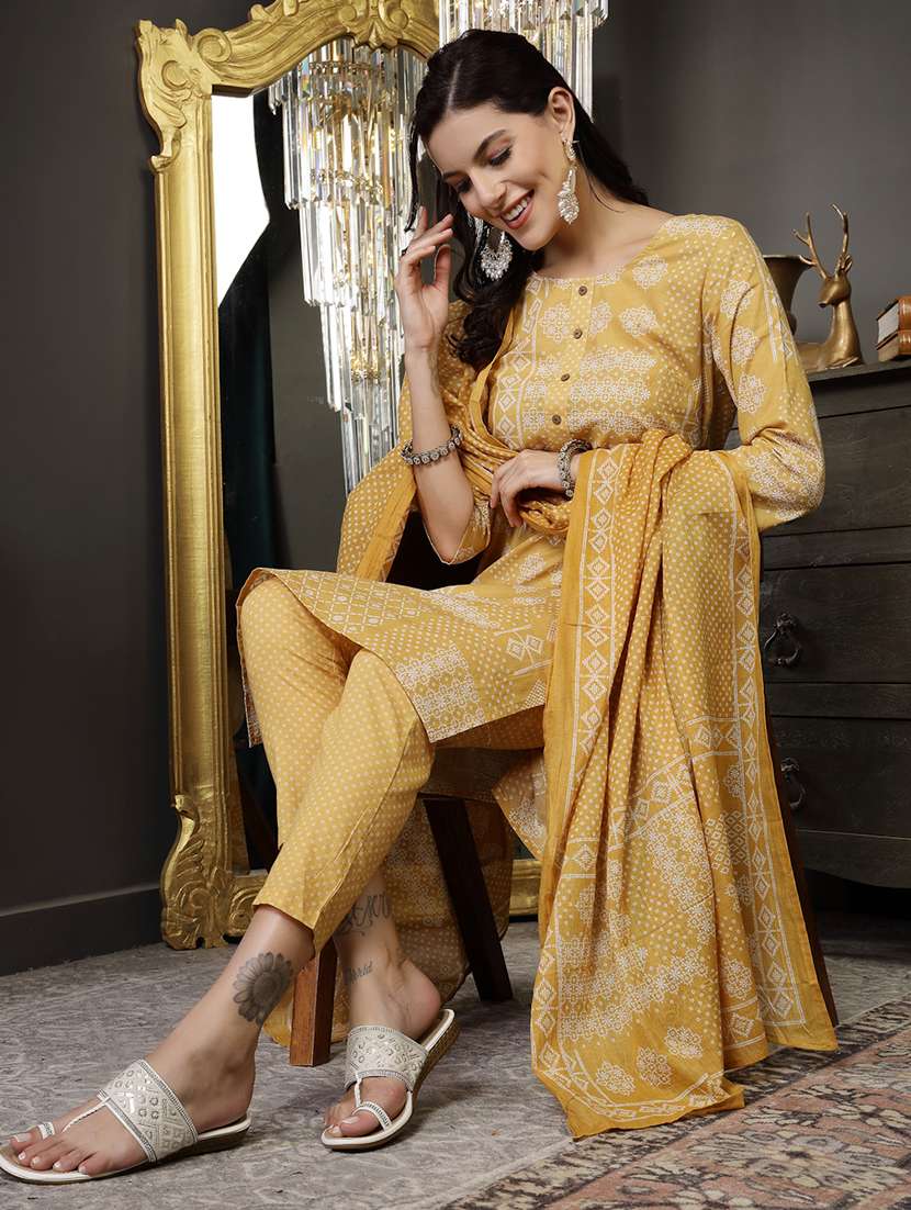 women printed round neck kurta and pant set with dupatta - 22513939 -  Standard Image - 4