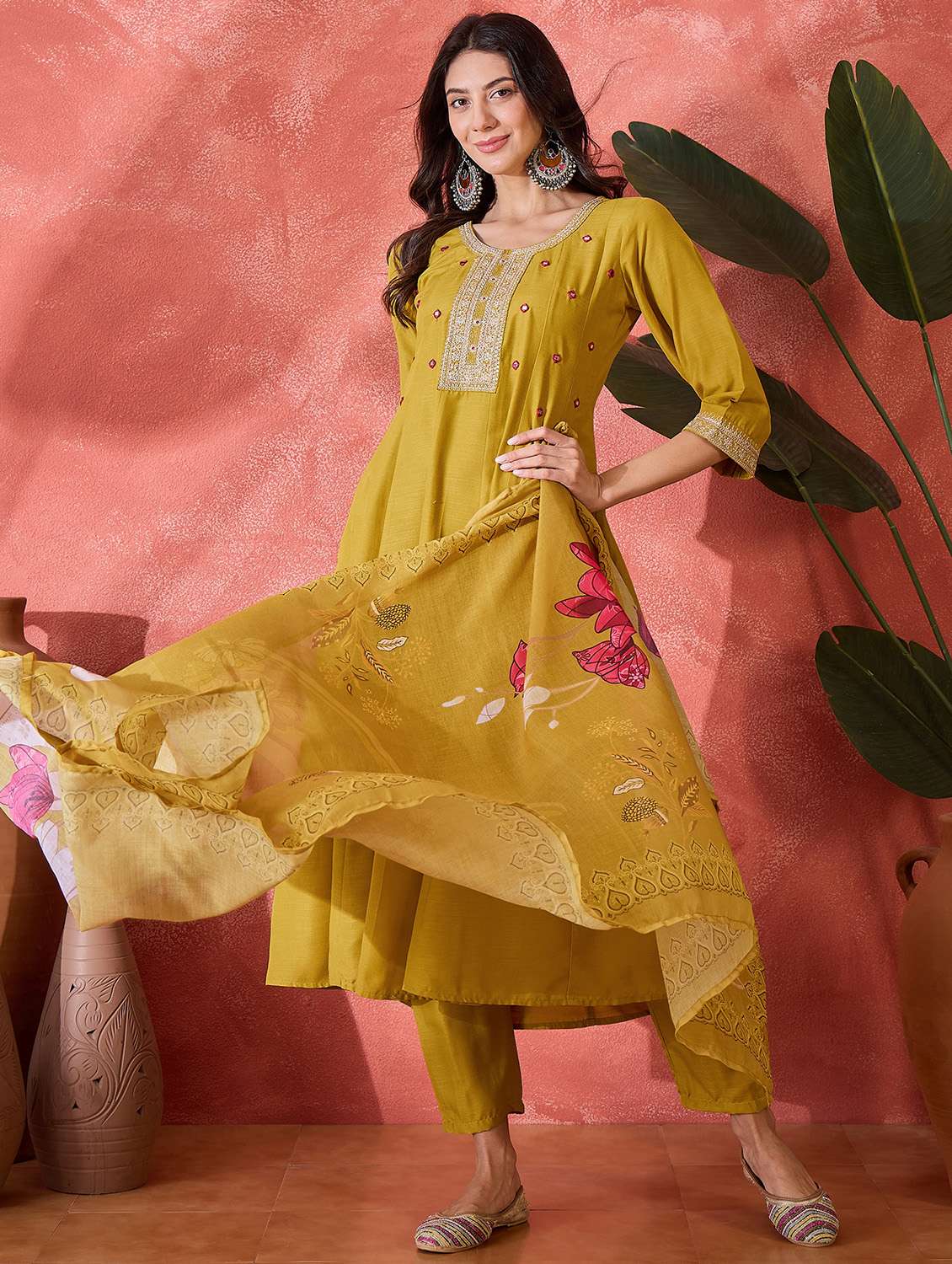 women embroidered three quarter sleeves kurta pant set with dupatta - 22513940 -  Standard Image - 4