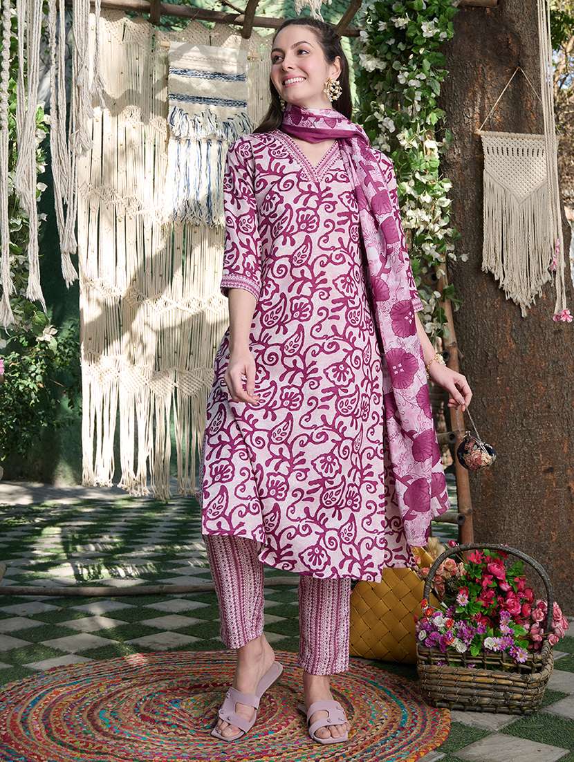 women printed three quarter sleeves kurta pant set with dupatta - 22514010 -  Standard Image - 4