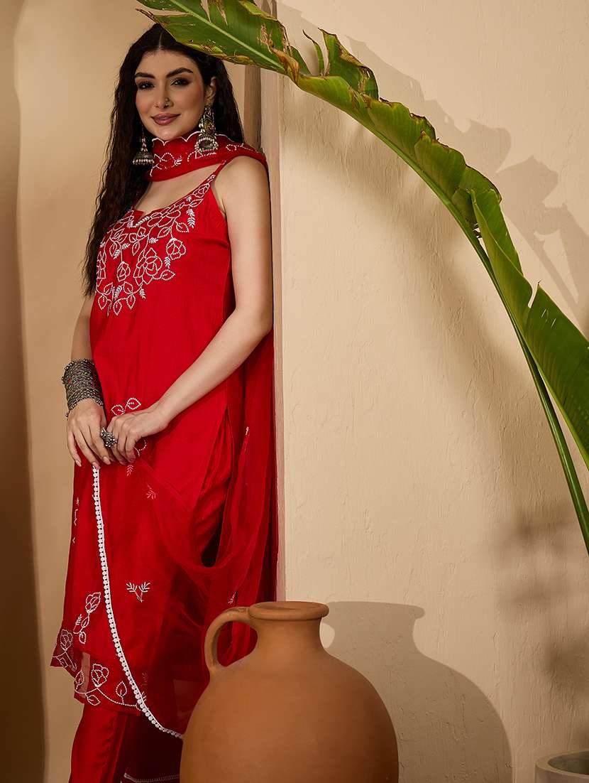 women embroidered shoulder strap kurta pant with dupatta set - 22514183 -  Standard Image - 4