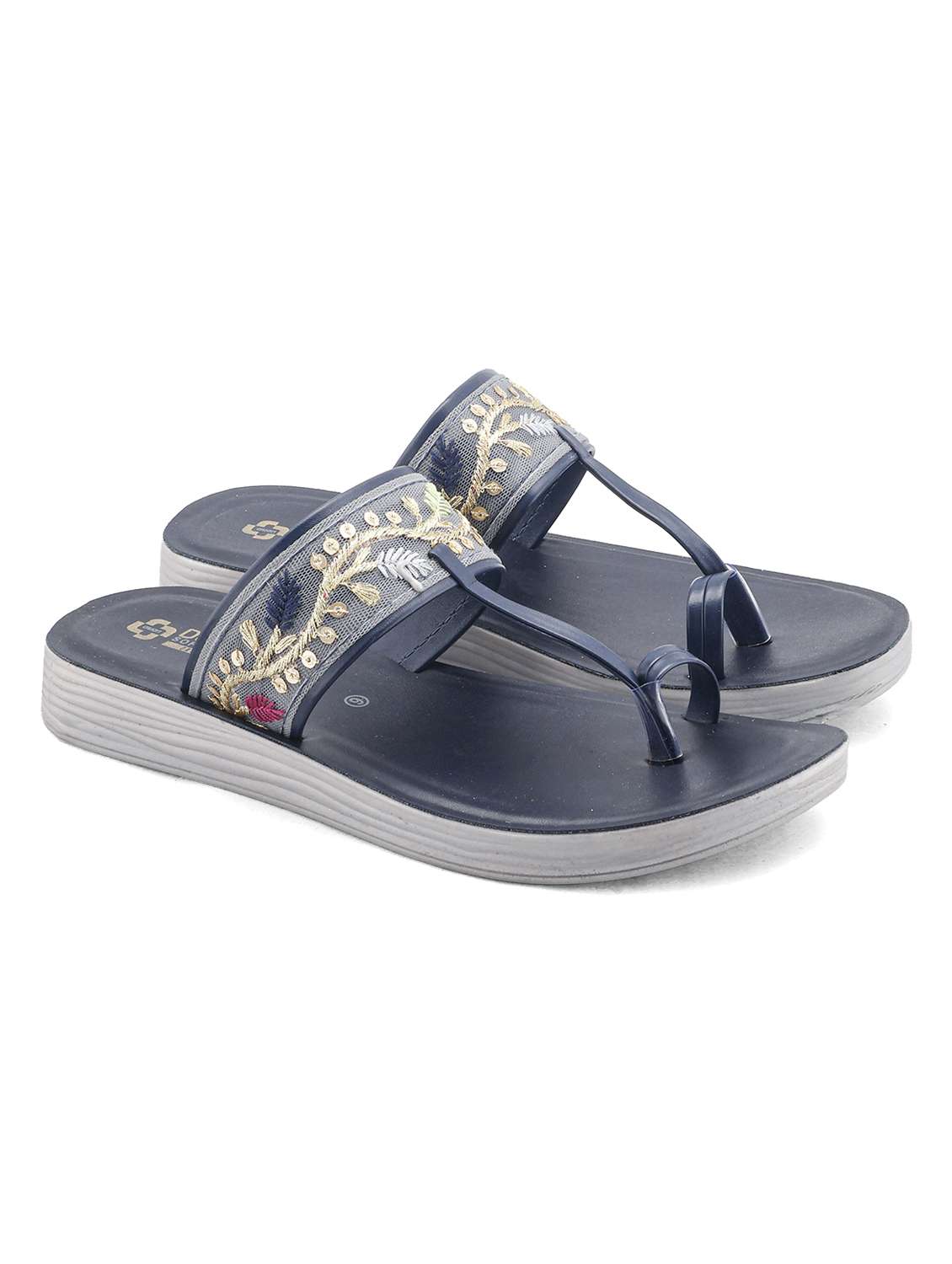 women embroidered one toe sandal