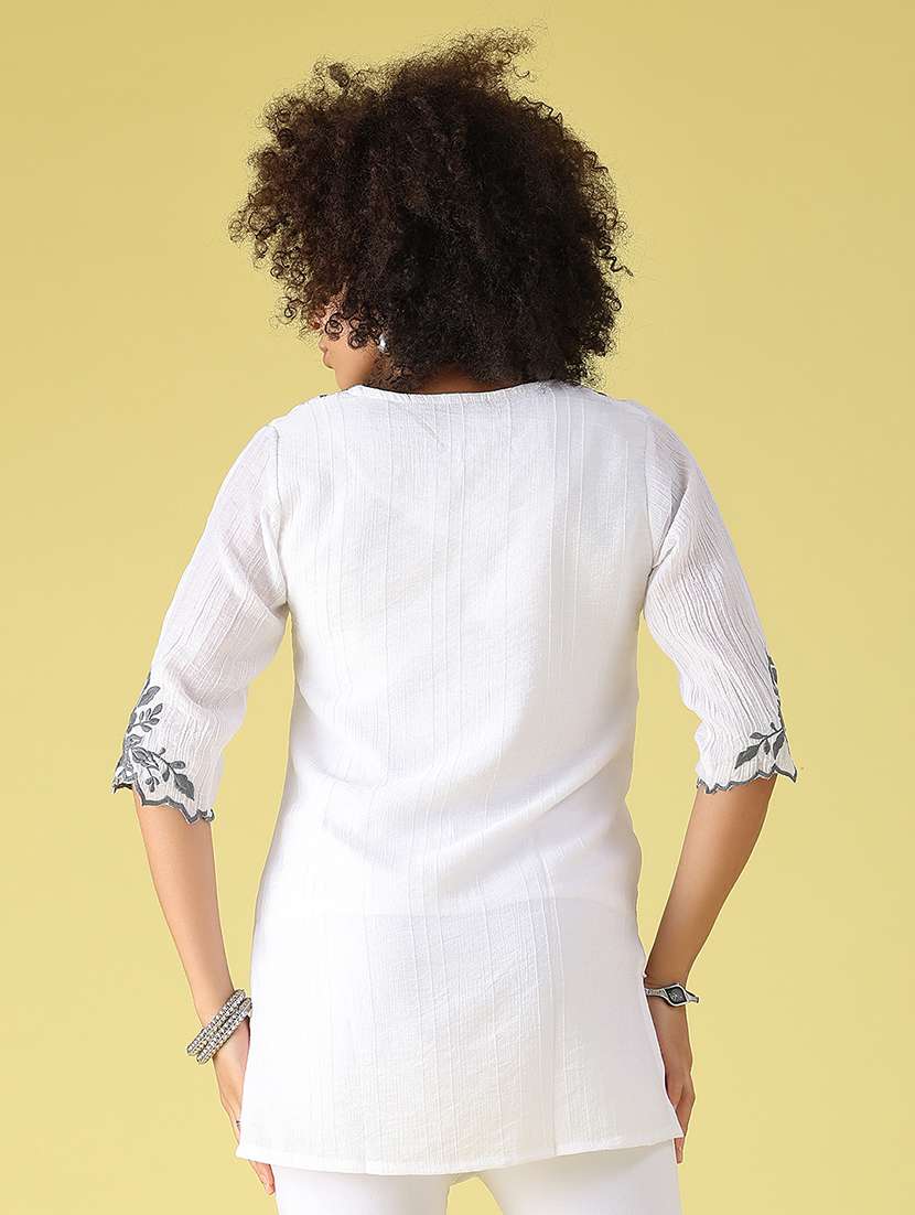 women embroidered notch neck straight kurti - 22515404 -  Standard Image - 4