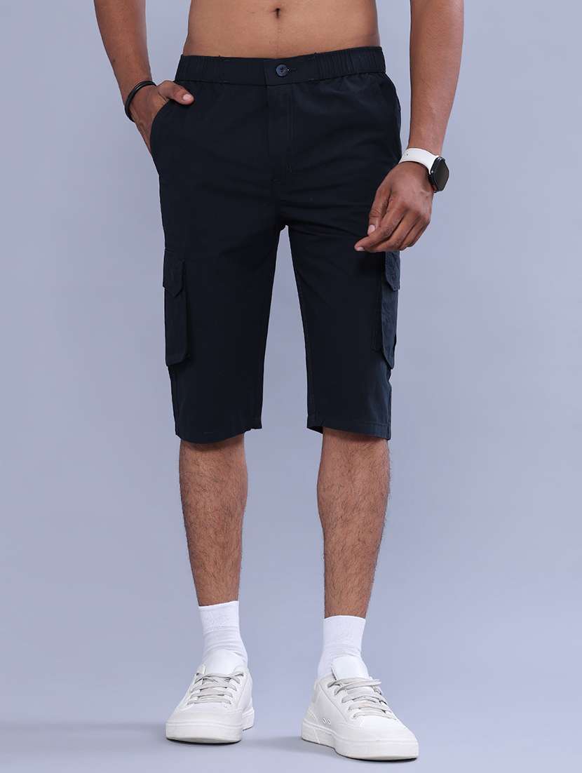 men solid mid rise three fourth cargo shorts