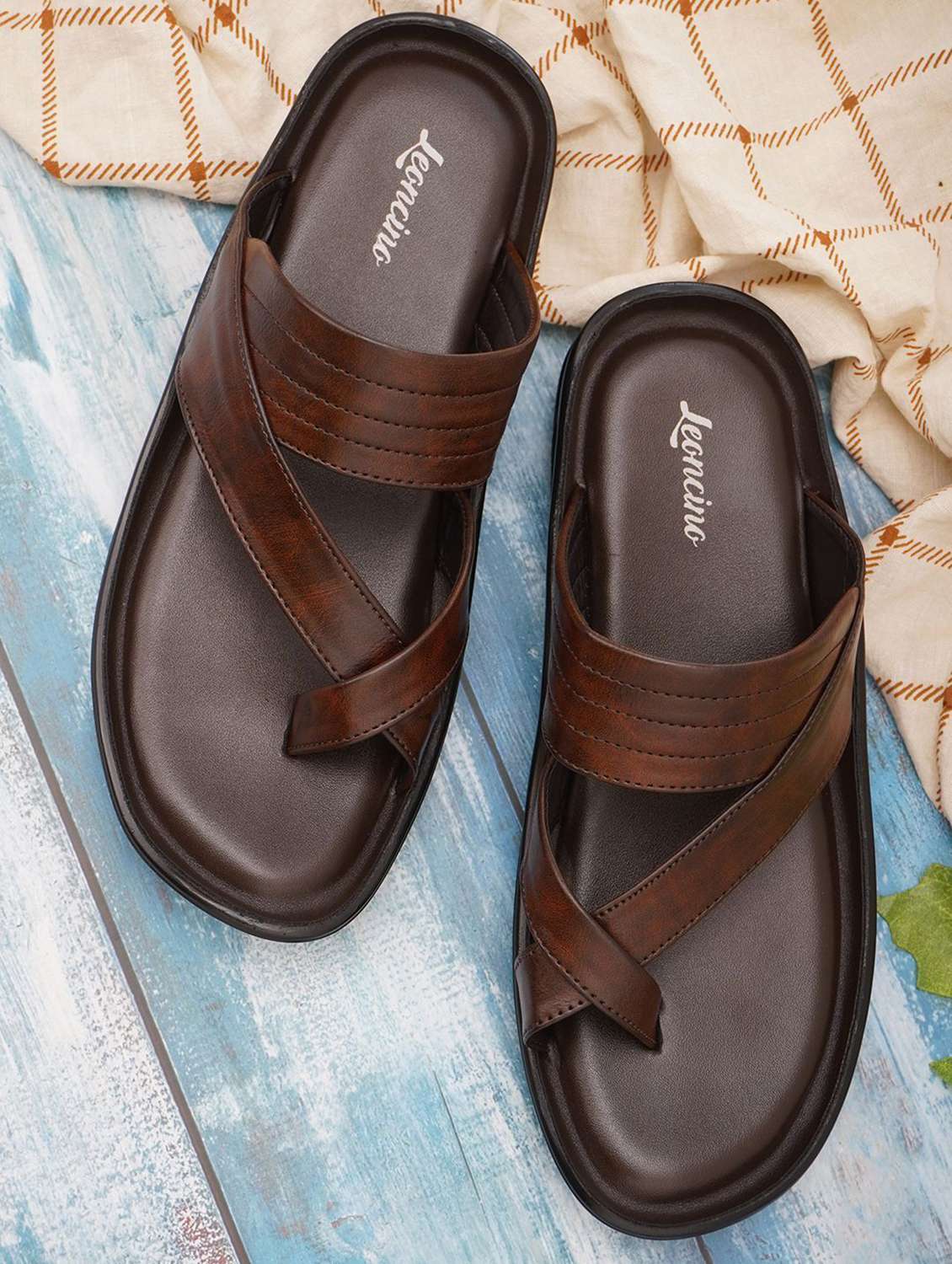 men brown one toe sandal - 22518479 -  Standard Image - 1