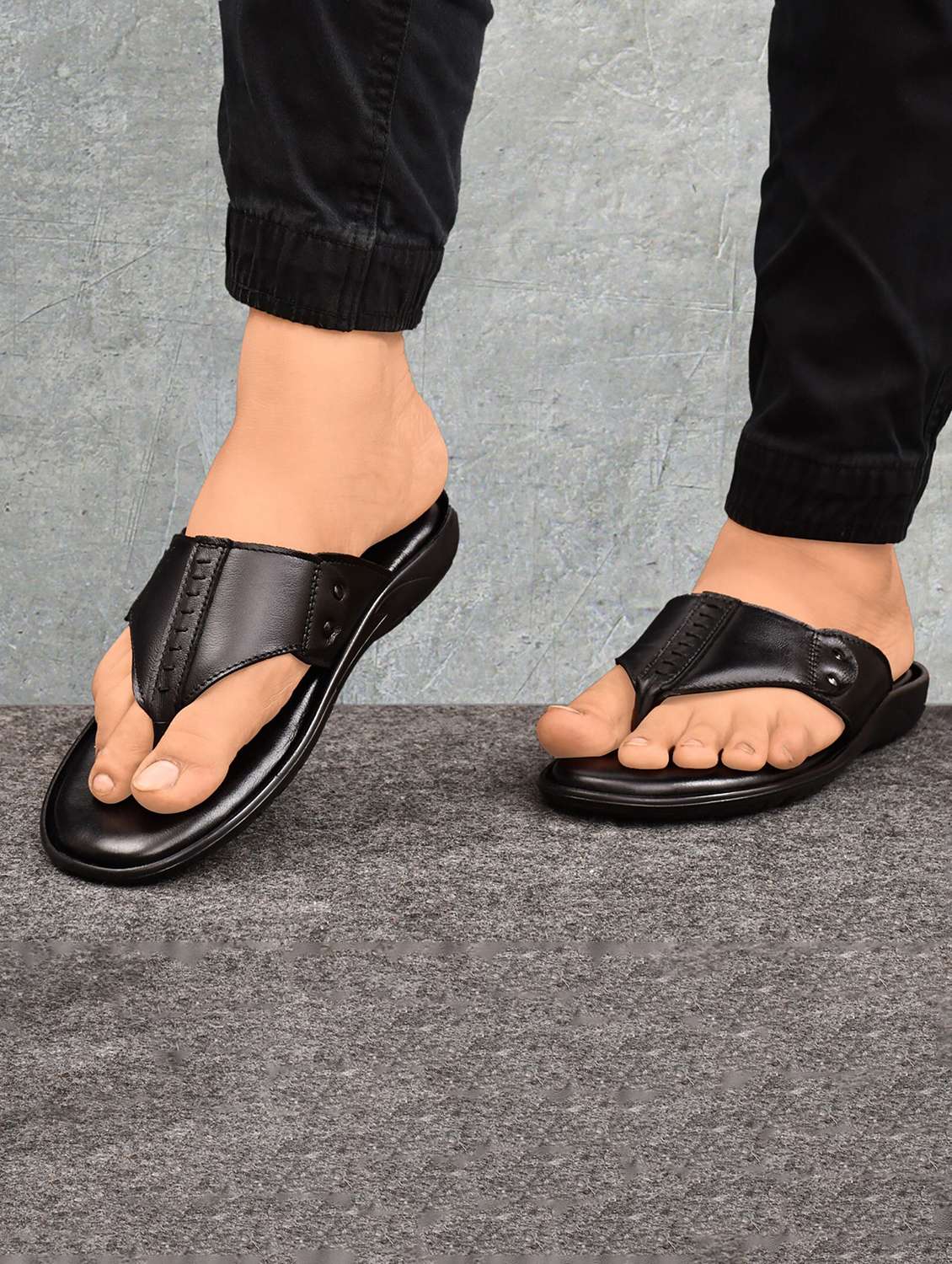 men black toe seperator sandal - 22518496 -  Standard Image - 4