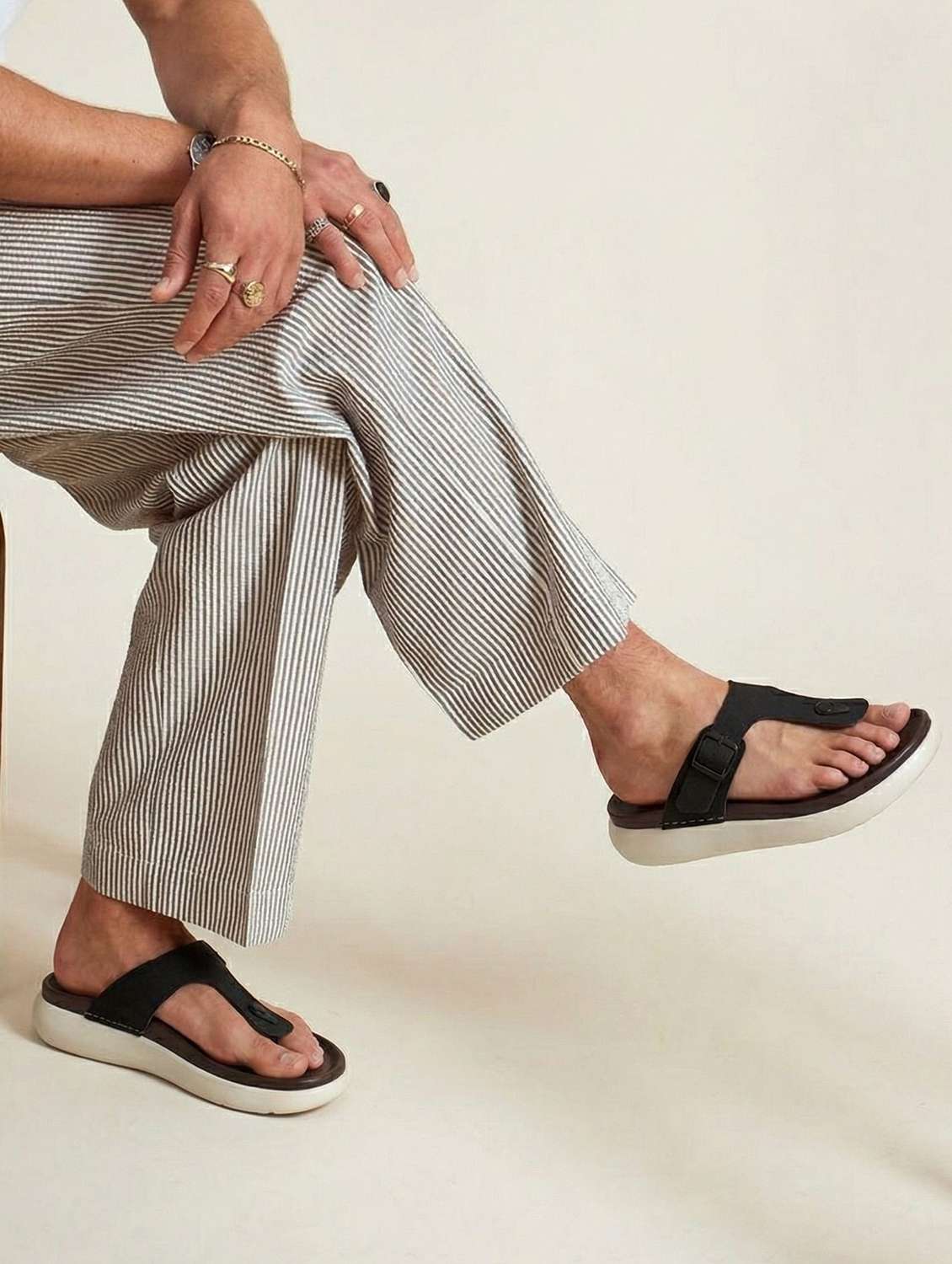 men black toe separator flip flop - 22518498 -  Standard Image - 4