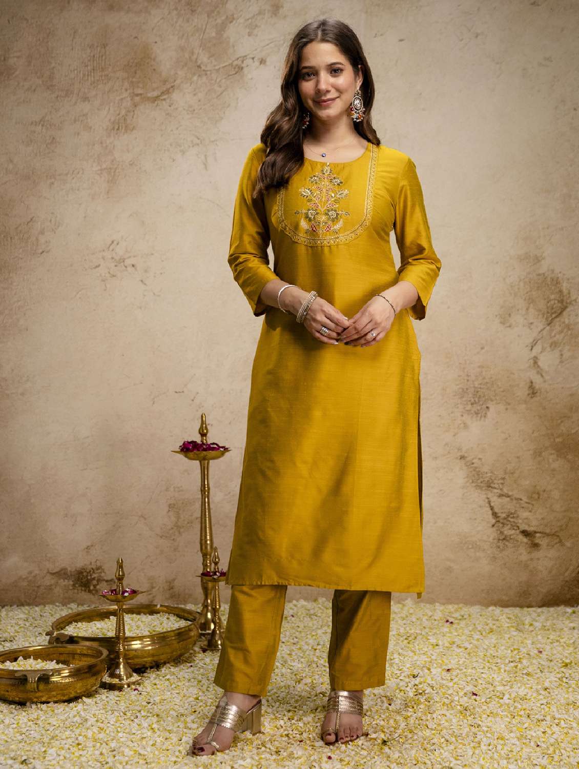 women embroidered three quarter sleeve kurta pant with dupatta set - 22518510 -  Standard Image - 4