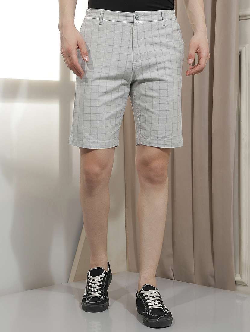 men checkered mid rise regular shorts