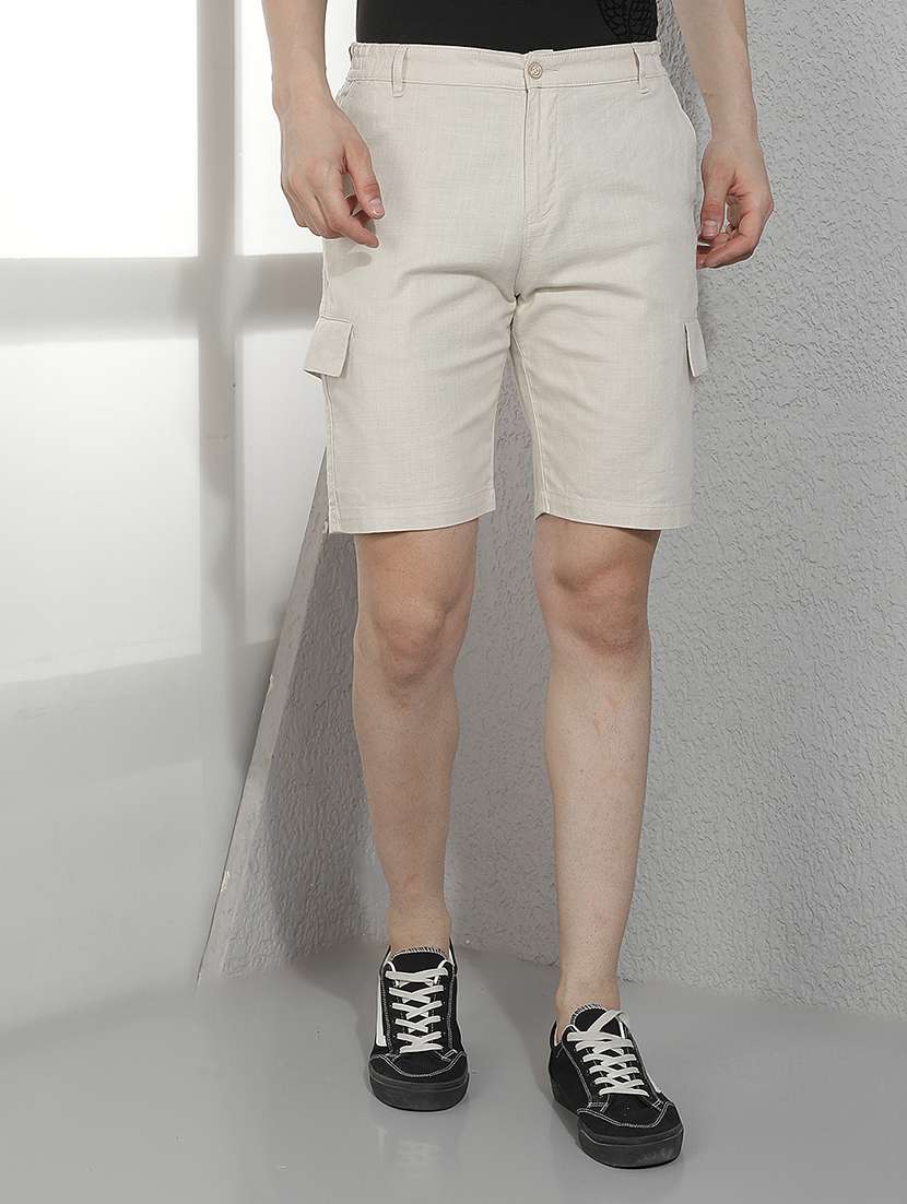 men solid mid rise cargo shorts