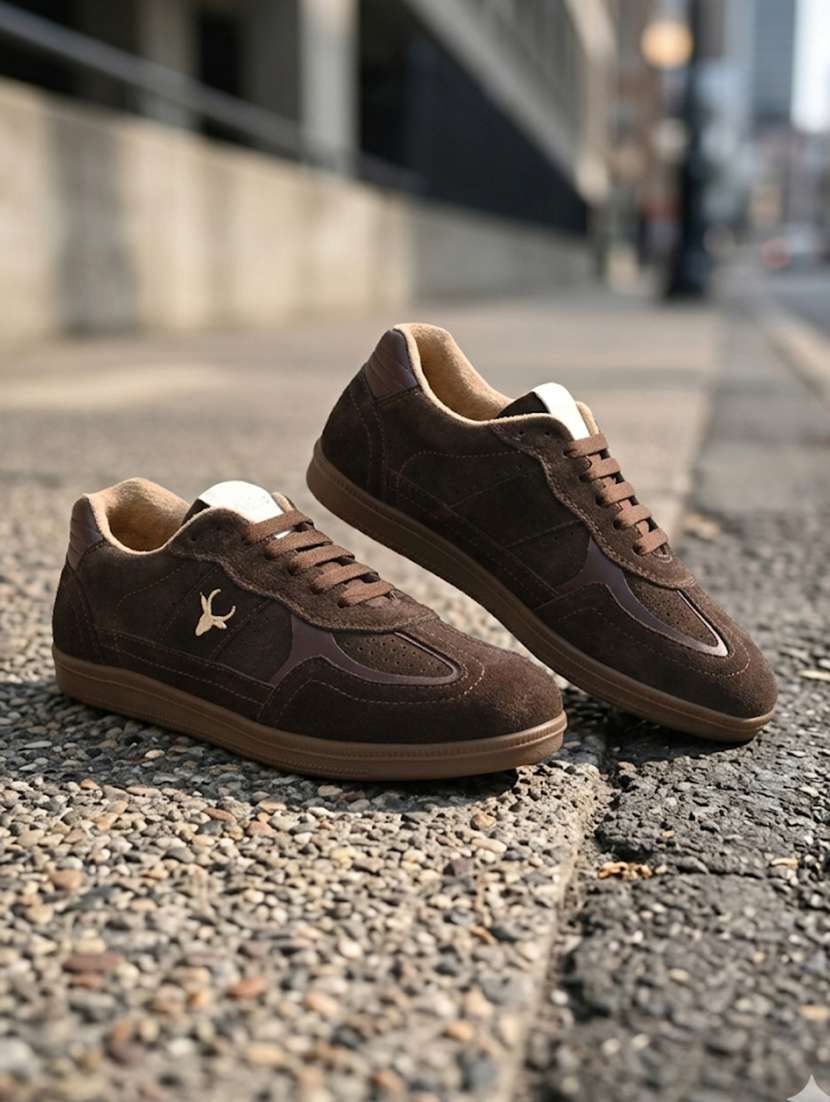 men solid lace up sneaker