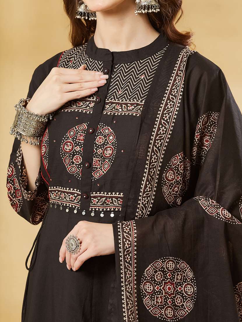 women printed three quarter sleeves kurta pant set with dupatta - 22521166 -  Standard Image - 1
