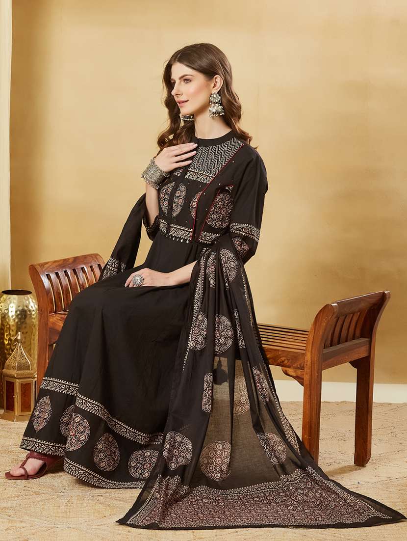 women printed three quarter sleeves kurta pant set with dupatta - 22521166 -  Standard Image - 4