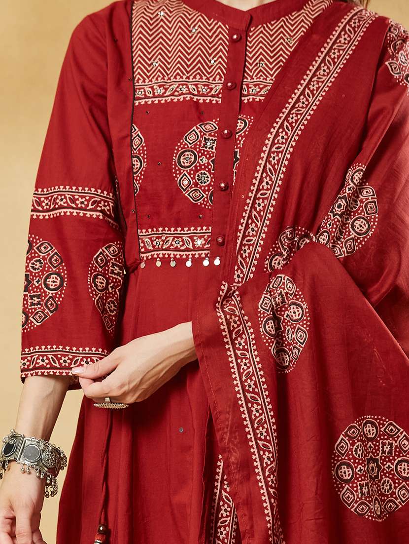 women printed three quarter sleeves kurta pant set with dupatta - 22521167 -  Standard Image - 1
