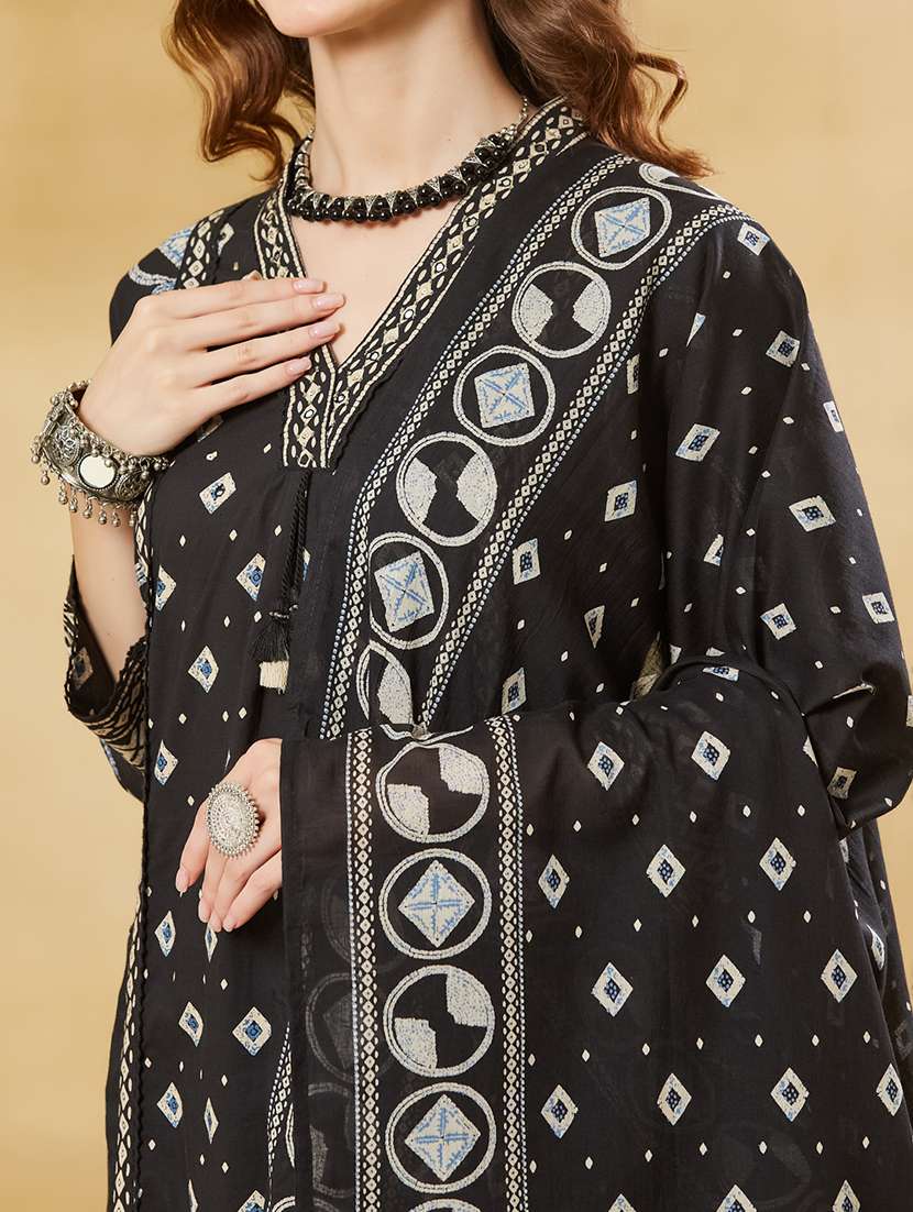 women printed three quarter sleeves kurta pant set with dupatta - 22521168 -  Standard Image - 1