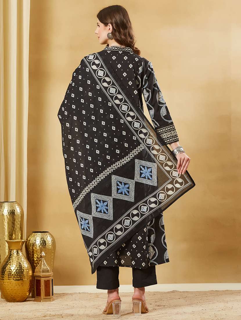 women printed three quarter sleeves kurta pant set with dupatta - 22521168 -  Standard Image - 4