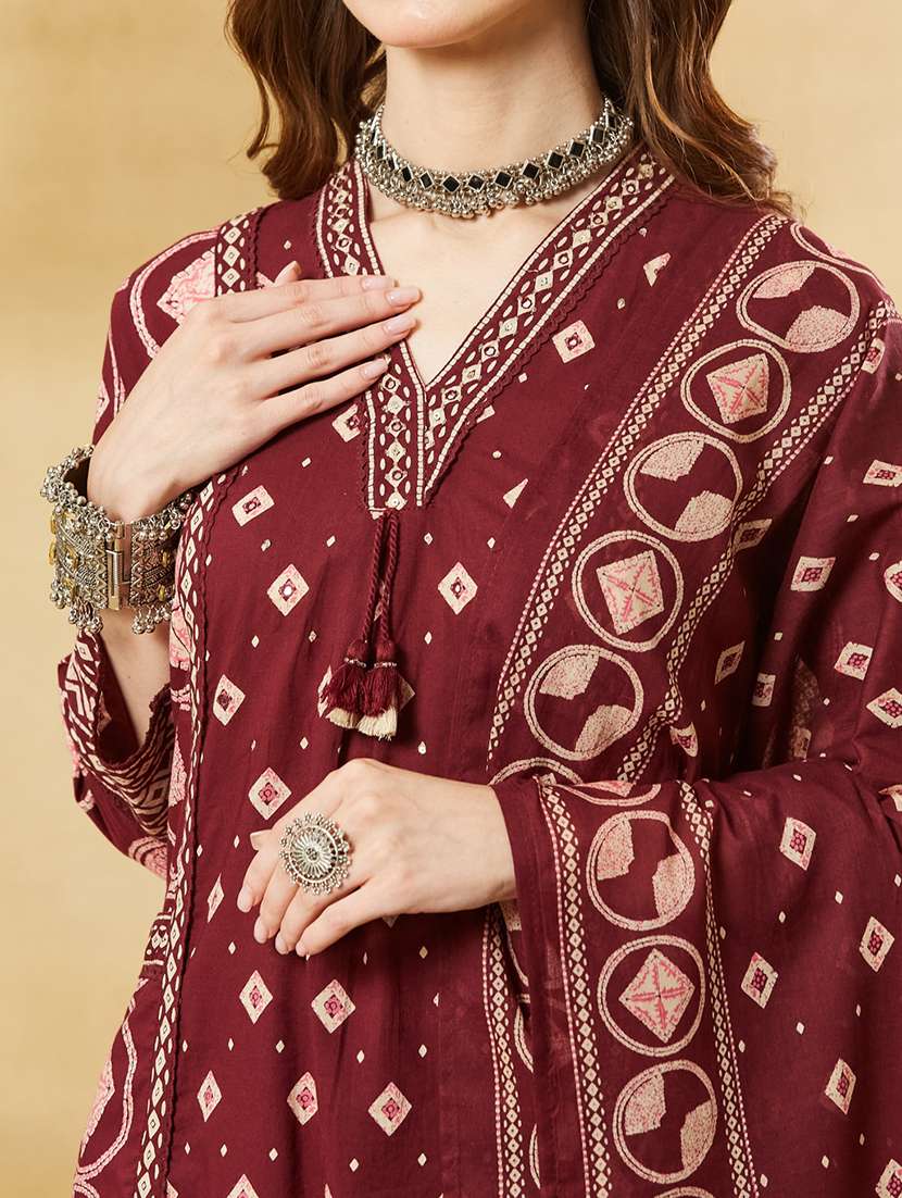 women printed three quarter sleeves kurta pant set with dupatta - 22521169 -  Standard Image - 1