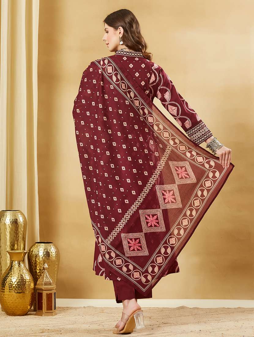 women printed three quarter sleeves kurta pant set with dupatta - 22521169 -  Standard Image - 4