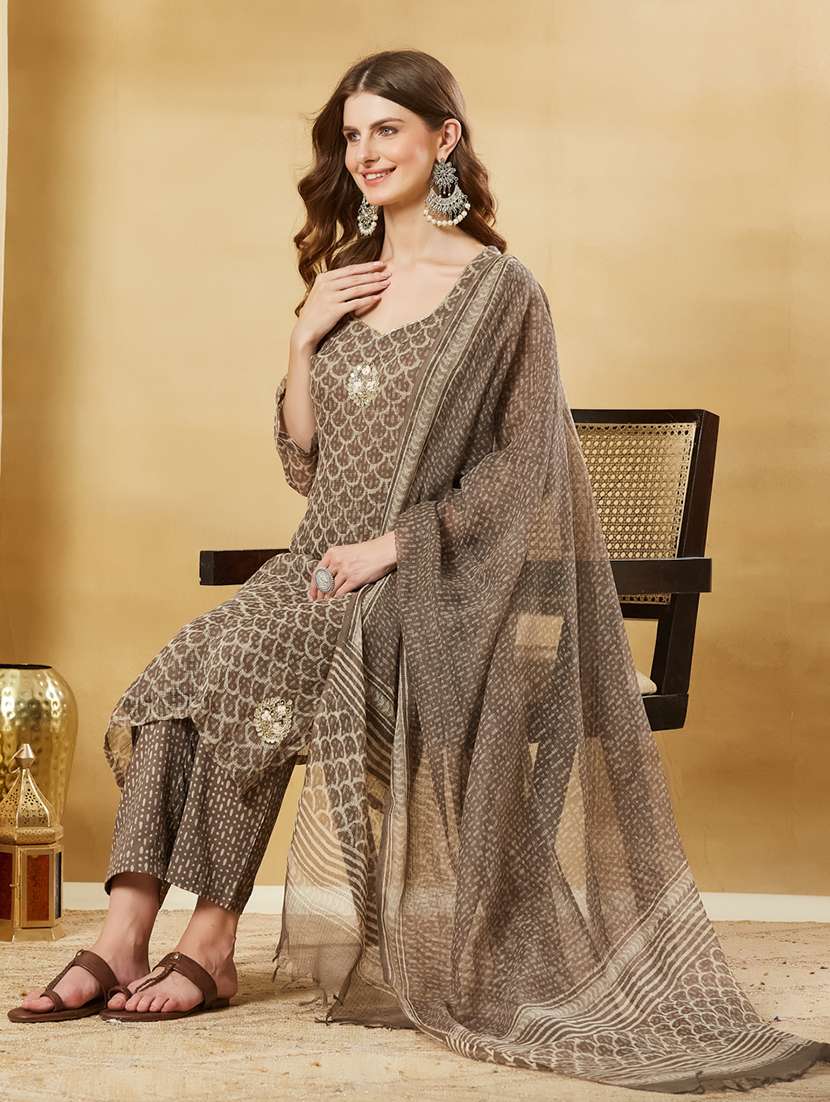 women printed three quarter sleeves kurta pant set with dupatta - 22521170 -  Standard Image - 4