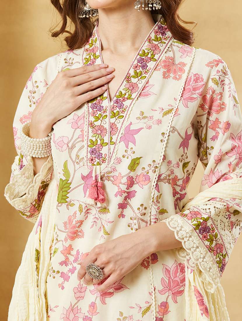 women printed three quarter sleeves kurta pant set with dupatta - 22521176 -  Standard Image - 1