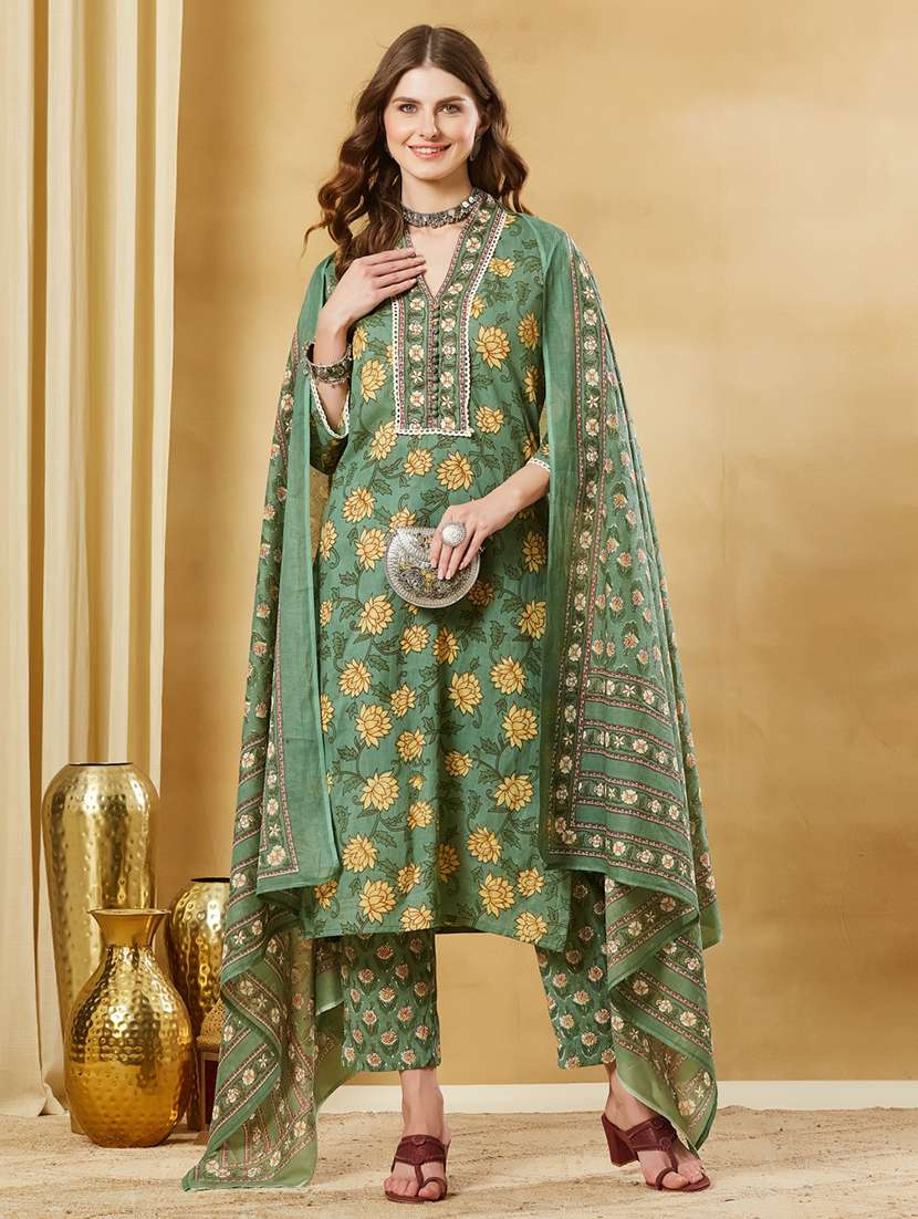 women printed three quarter sleeves kurta pant set with dupatta