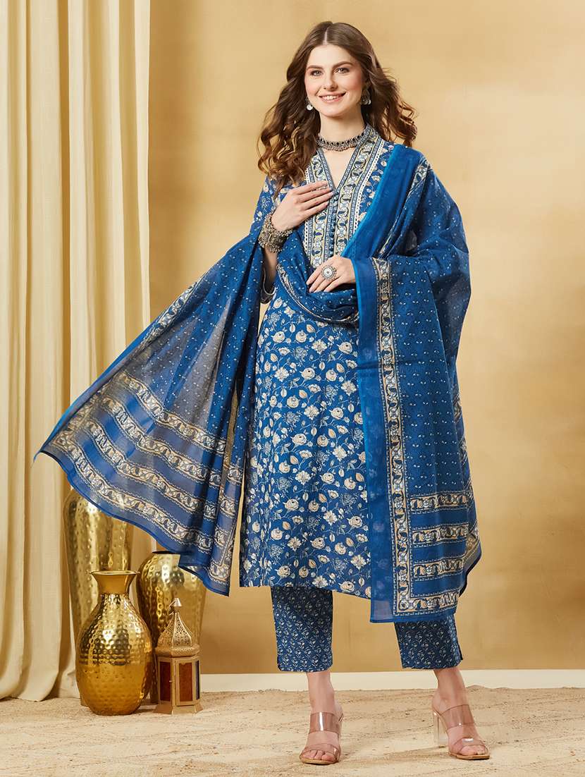 women printed three quarter sleeves kurta pant set with dupatta