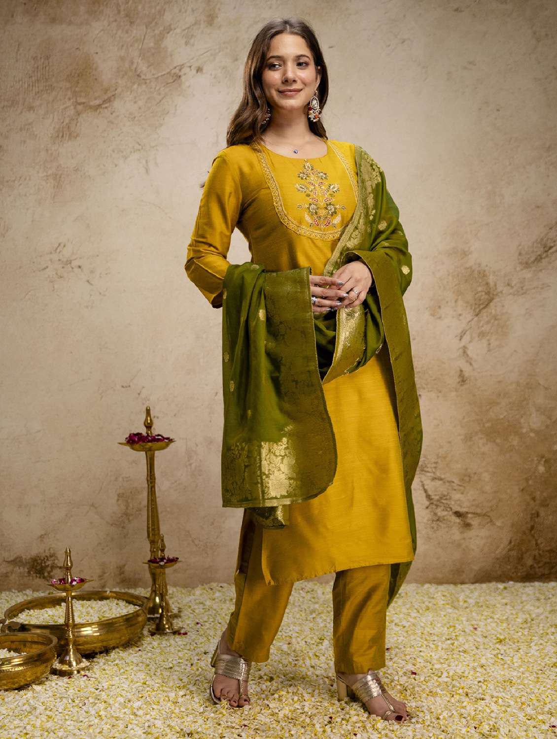 women embroidered three quarter sleeves kurta pant set with dupatta - 22522528 -  Standard Image - 4
