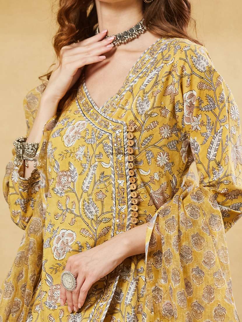 Women Printed Three Quarter Sleeves Kurta Salwar Set With Dupatta - 22522531 -  Standard Image - 1