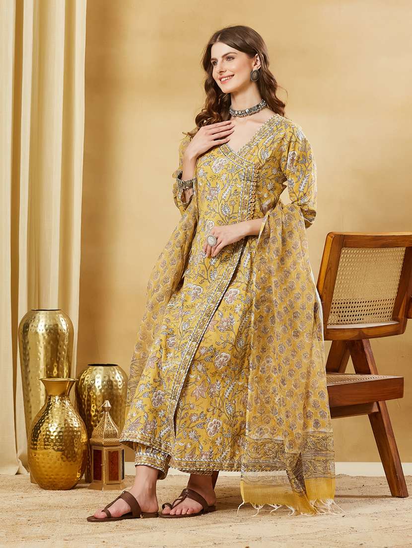 Women Printed Three Quarter Sleeves Kurta Salwar Set With Dupatta - 22522531 -  Standard Image - 4